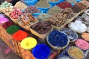 Especies, minerales, tubérculos... un sin fin de productos en los mercados locales
